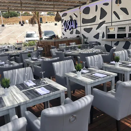 Вилла Beautiful Renovated Close Beach 8 People, 4 Bedrooms, 3 Bathrooms, Private Heated Pool, Ping Pong Table, Private Petanque Court Марбелья