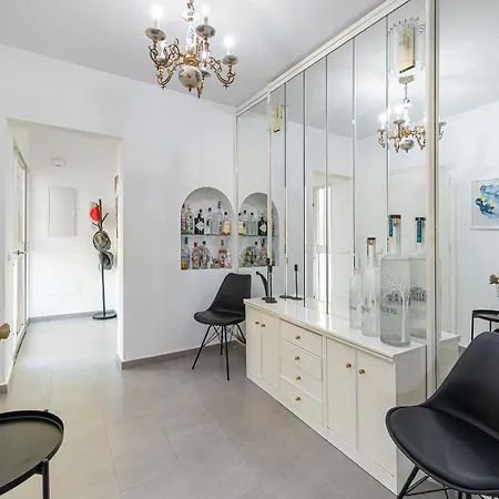 Beautiful Renovated Close Beach 8 People, 4 Bedrooms, 3 Bathrooms, Private Heated Pool, Ping Pong Table, Private Petanque Court Марбелья