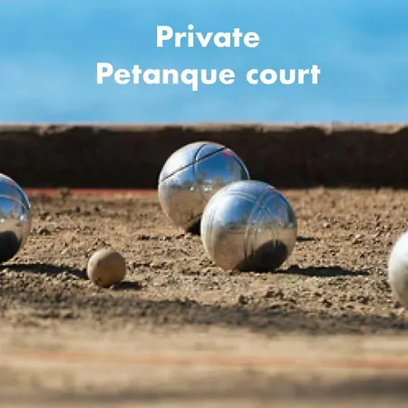 Beautiful Renovated Close Beach 8 People, 4 Bedrooms, 3 Bathrooms, Private Heated Pool, Ping Pong Table, Private Petanque Court