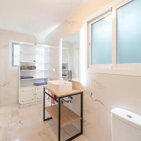 Villa Beautiful Renovated Close Beach 8 People, 4 Bedrooms, 3 Bathrooms, Private Heated Pool, Ping Pong Table, Private Petanque Court *