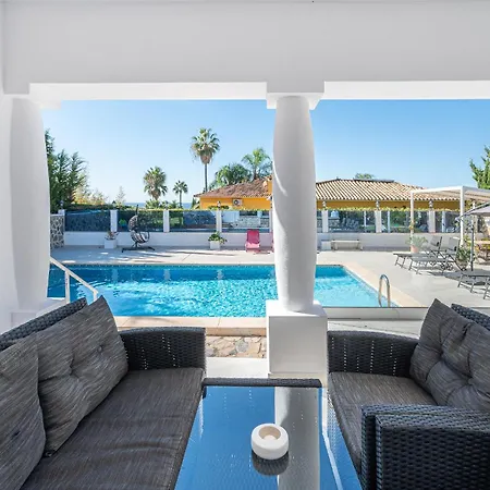Beautiful Renovated Close Beach 8 People, 4 Bedrooms, 3 Bathrooms, Private Heated Pool, Ping Pong Table, Private Petanque Court Villa Marbella