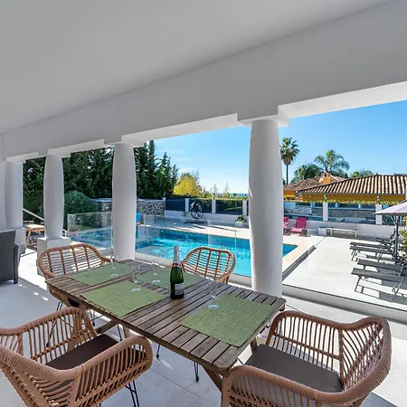 Beautiful Renovated Close Beach 8 People, 4 Bedrooms, 3 Bathrooms, Private Heated Pool, Ping Pong Table, Private Petanque Court Marbella