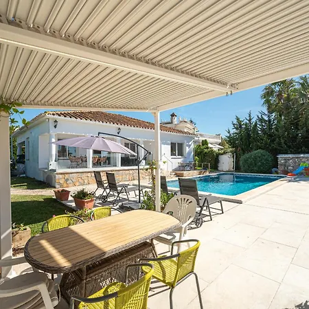 Villa Beautiful Renovated Close Beach 8 People, 4 Bedrooms, 3 Bathrooms, Private Heated Pool, Ping Pong Table, Private Petanque Court