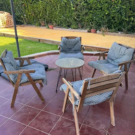 Beautiful Renovated Close Beach 8 People, 4 Bedrooms, 3 Bathrooms, Private Heated Pool, Ping Pong Table, Private Petanque Court Marbella