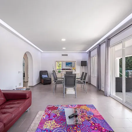 Beautiful Renovated Close Beach 8 People, 4 Bedrooms, 3 Bathrooms, Private Heated Pool, Ping Pong Table, Private Petanque Court * Marbella