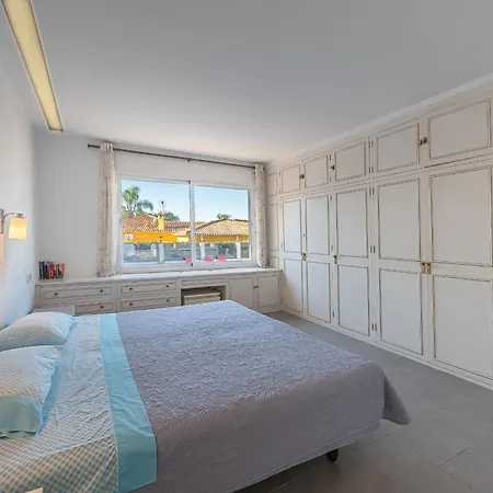Beautiful Renovated Close Beach 8 People, 4 Bedrooms, 3 Bathrooms, Private Heated Pool, Ping Pong Table, Private Petanque Court